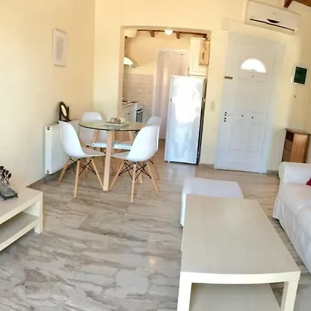 Wooden Ceiling - Close To City Center Apartment
